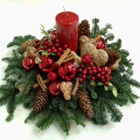 stroiki świąteczne bożonarodzeniowe na stół z czerwoną jarzębiną