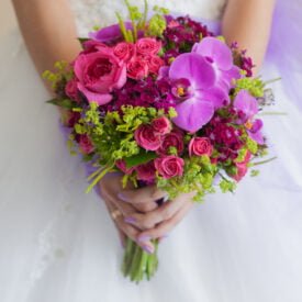 wiosenne bukiety ślubne fioletowo - różowe